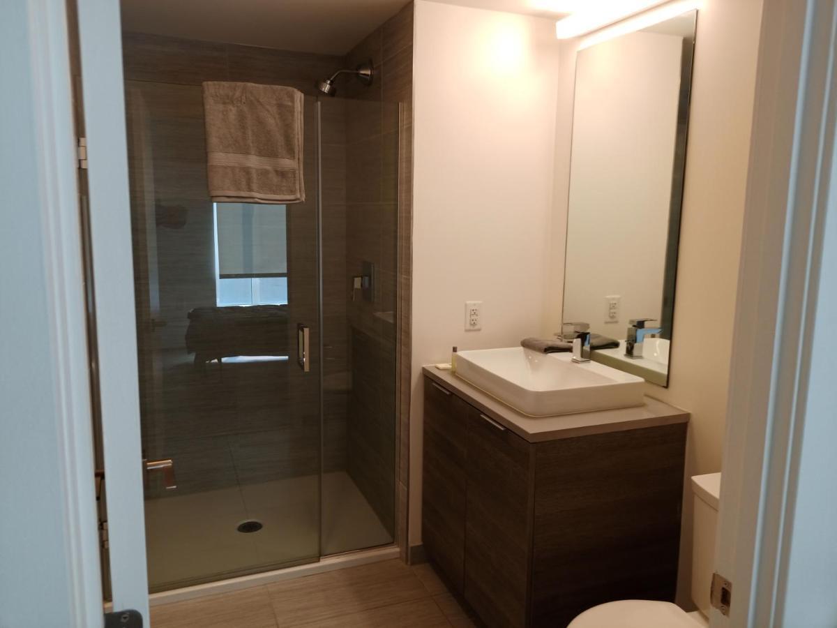 Private Bedroom In Luxury East Habitación en casa particular Boston